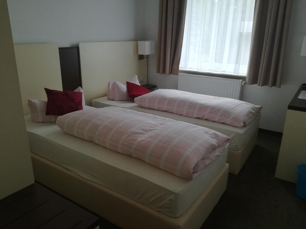 Zeesener Gasthof Hotel Koenigs Wusterhausen ภายนอก รูปภาพ
